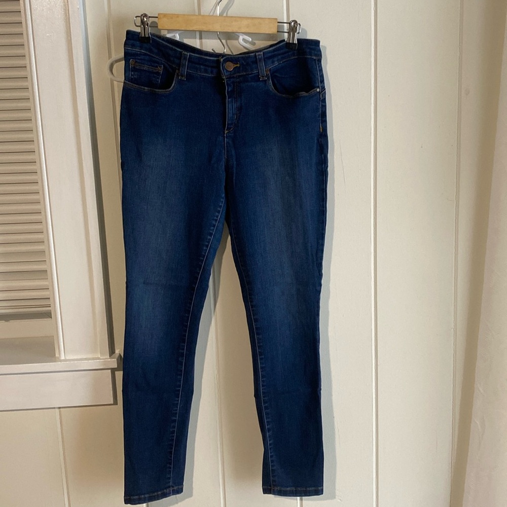 “Jones New York” skinny blue jeans. Size 10.